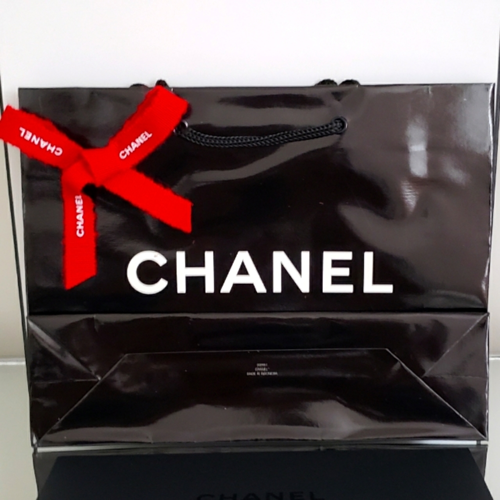 CHANEL GIFT BAG